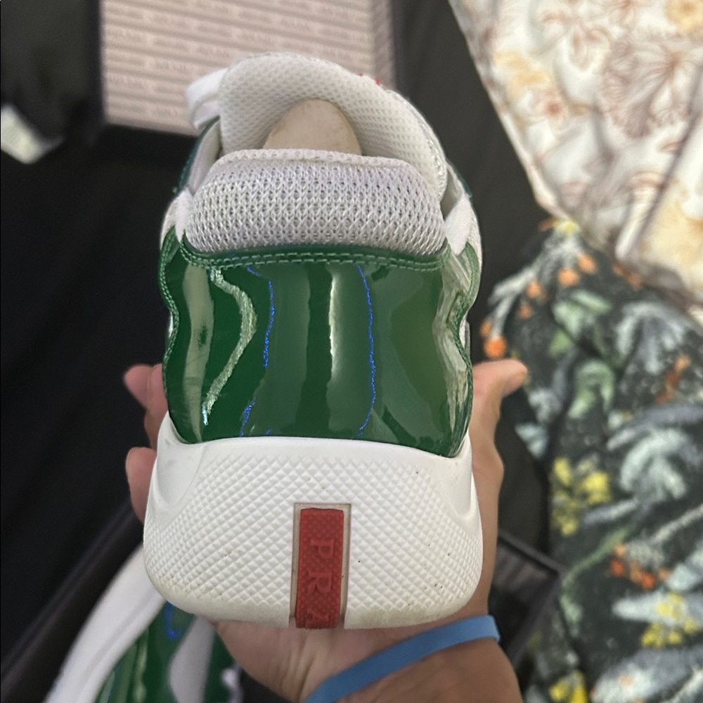 Prada Black Box with Red Accent - Picture 5 of 16